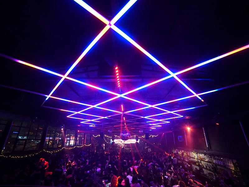 "أدونيس" تشعل أجواء بيروت